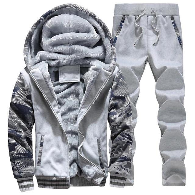 Men Sporting Fleece - Image 11